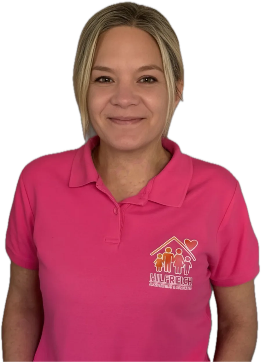 Mitarbeiterin von HILFREICH im pinken Polo